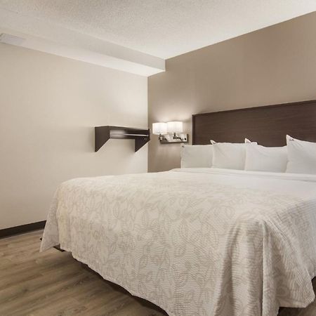 Red Roof Inn Plus & Suites Erie Kültér fotó
