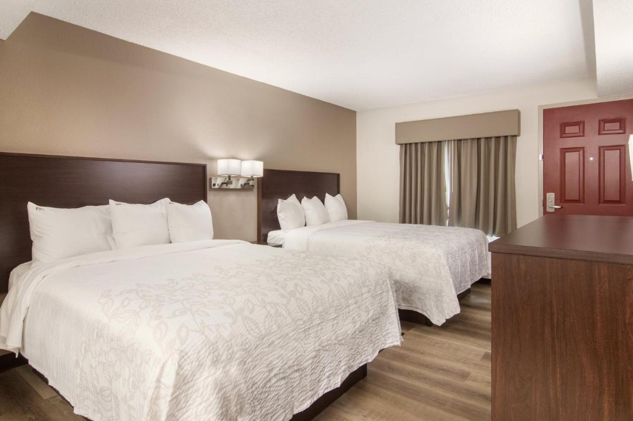 Red Roof Inn Plus & Suites Erie Kültér fotó