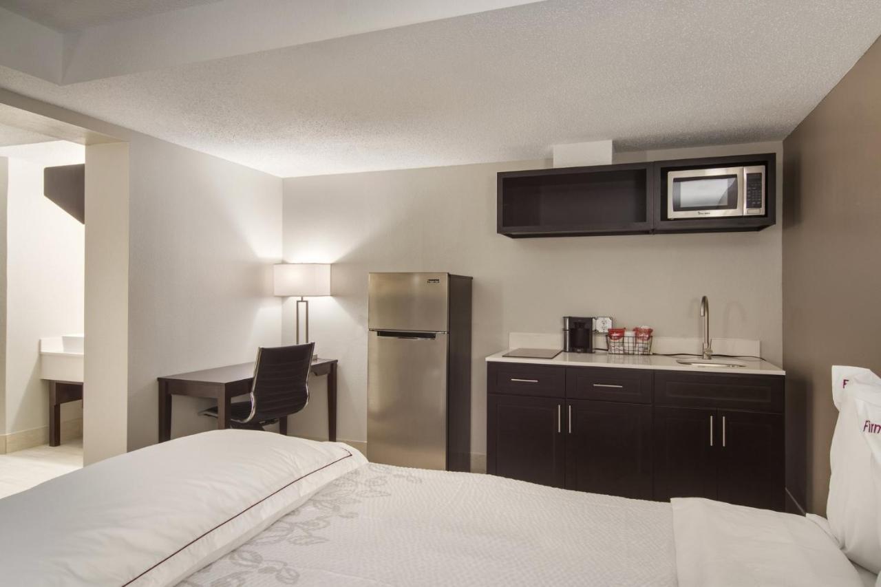 Red Roof Inn Plus & Suites Erie Kültér fotó