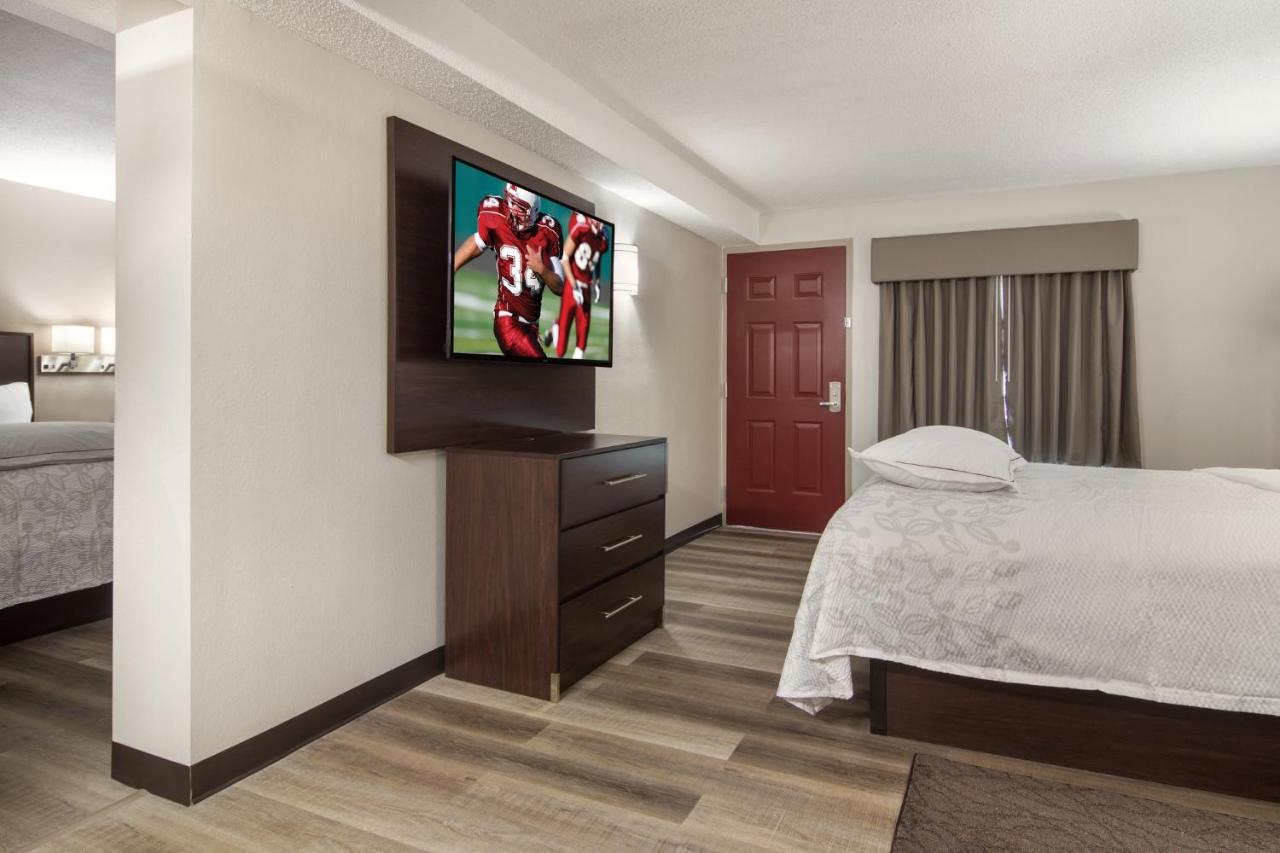 Red Roof Inn Plus & Suites Erie Kültér fotó