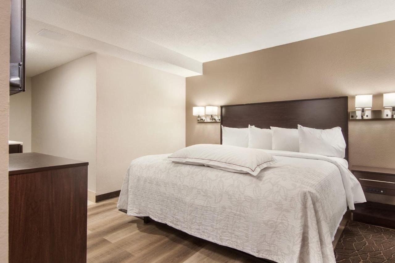 Red Roof Inn Plus & Suites Erie Kültér fotó