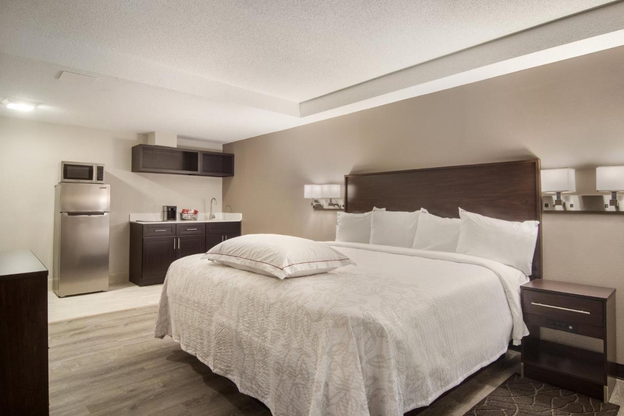 Red Roof Inn Plus & Suites Erie Kültér fotó